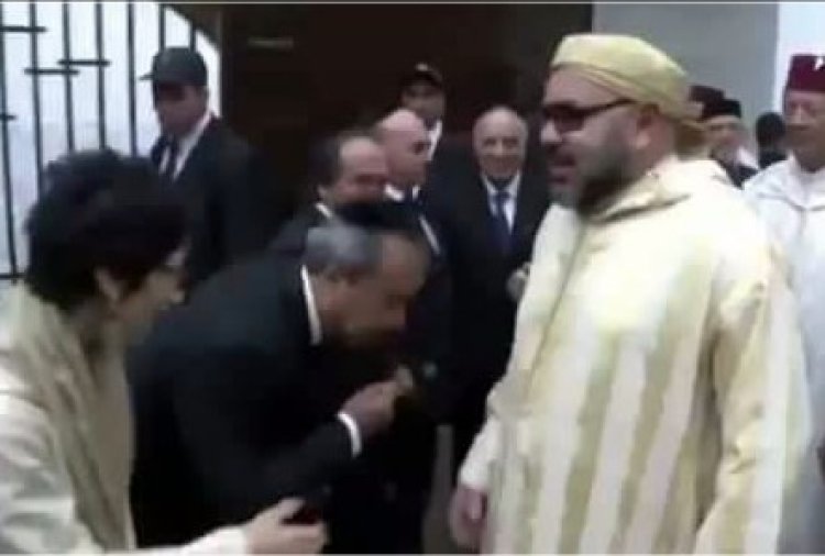 מלך מרוקו בזמן הטקס (צילום: פייסבוק)