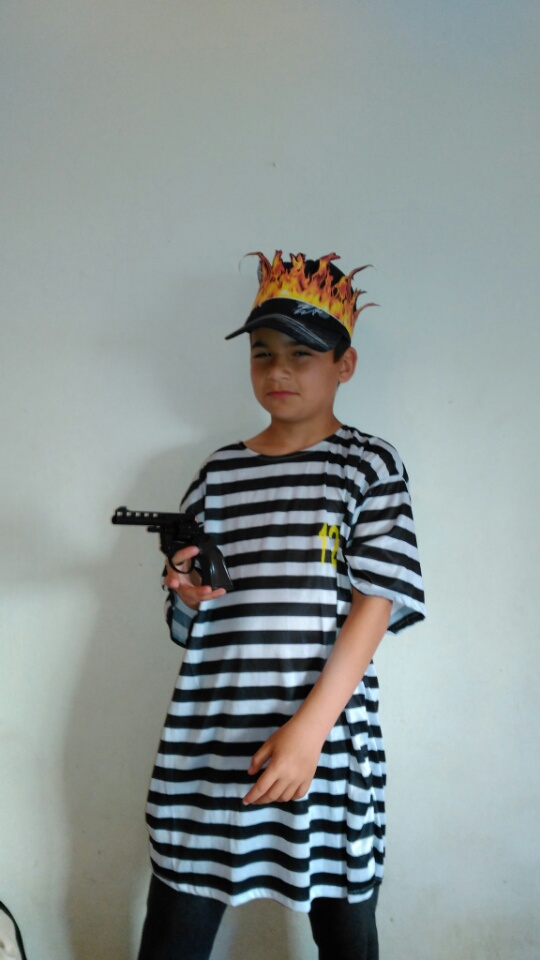 עמיאל שטייר בן 8 מירושלים, התחפש לראש הגנב בוער הכובע