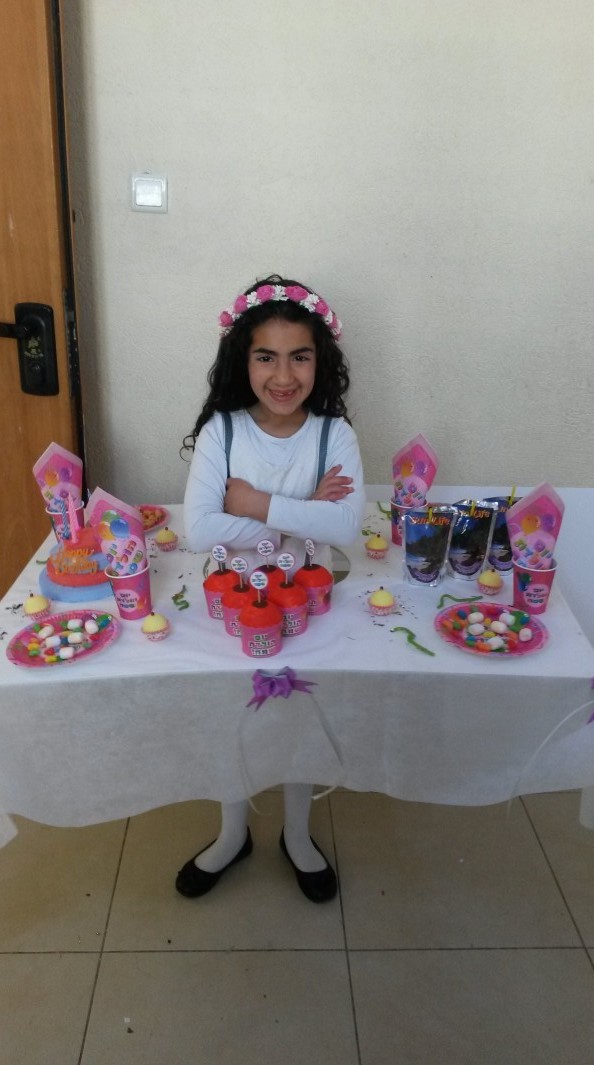 אוריה גור ארי בת 7 מבית שאן, תחפשה לשולחן יום הולדת
