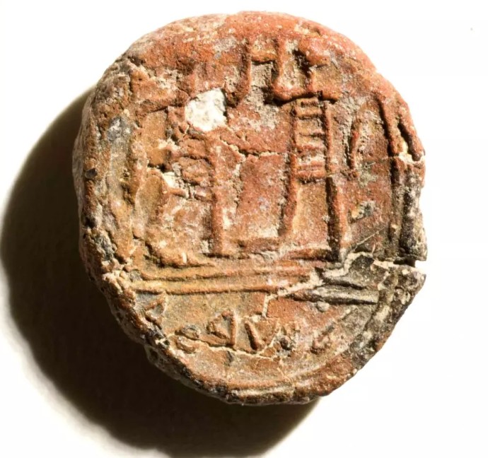 שר העיר מוזכר פעמיים במקרא. החותם בן 2700 שנה (צילום: קלרה עמית, רשות העתיקות)