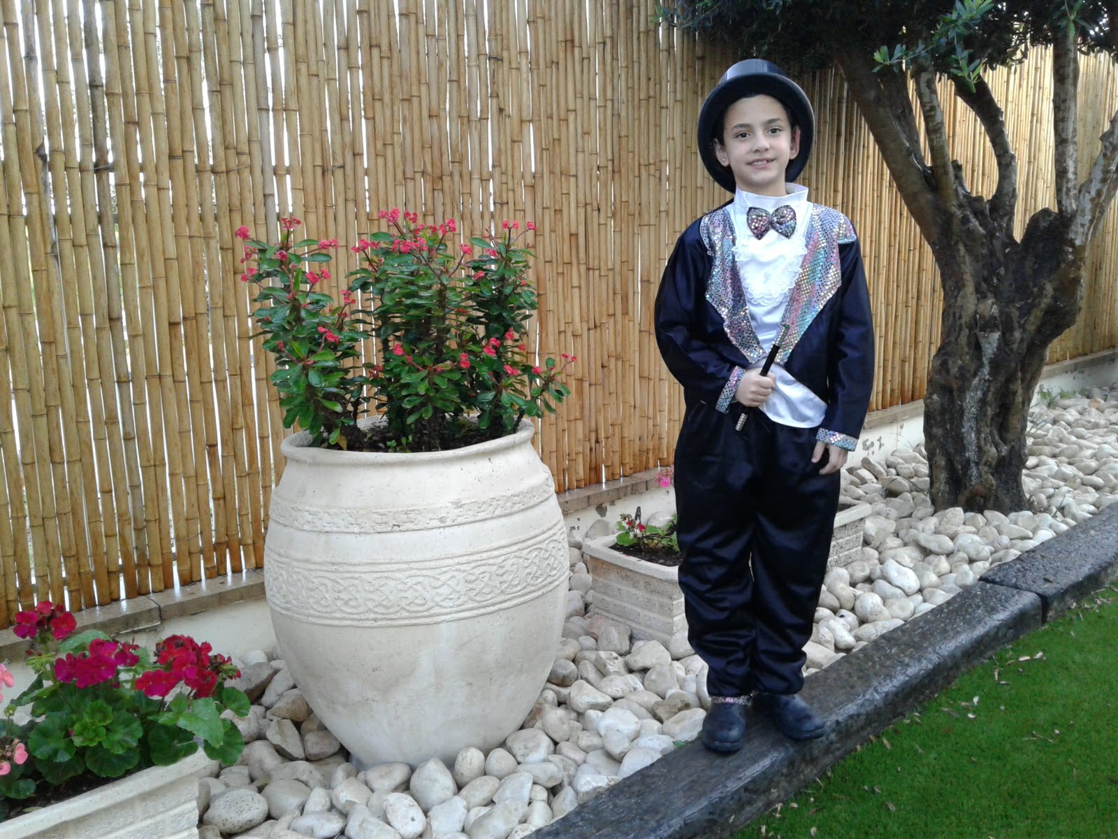 יצחק זגורי בן 8 וחצי, התחפש לקוסם