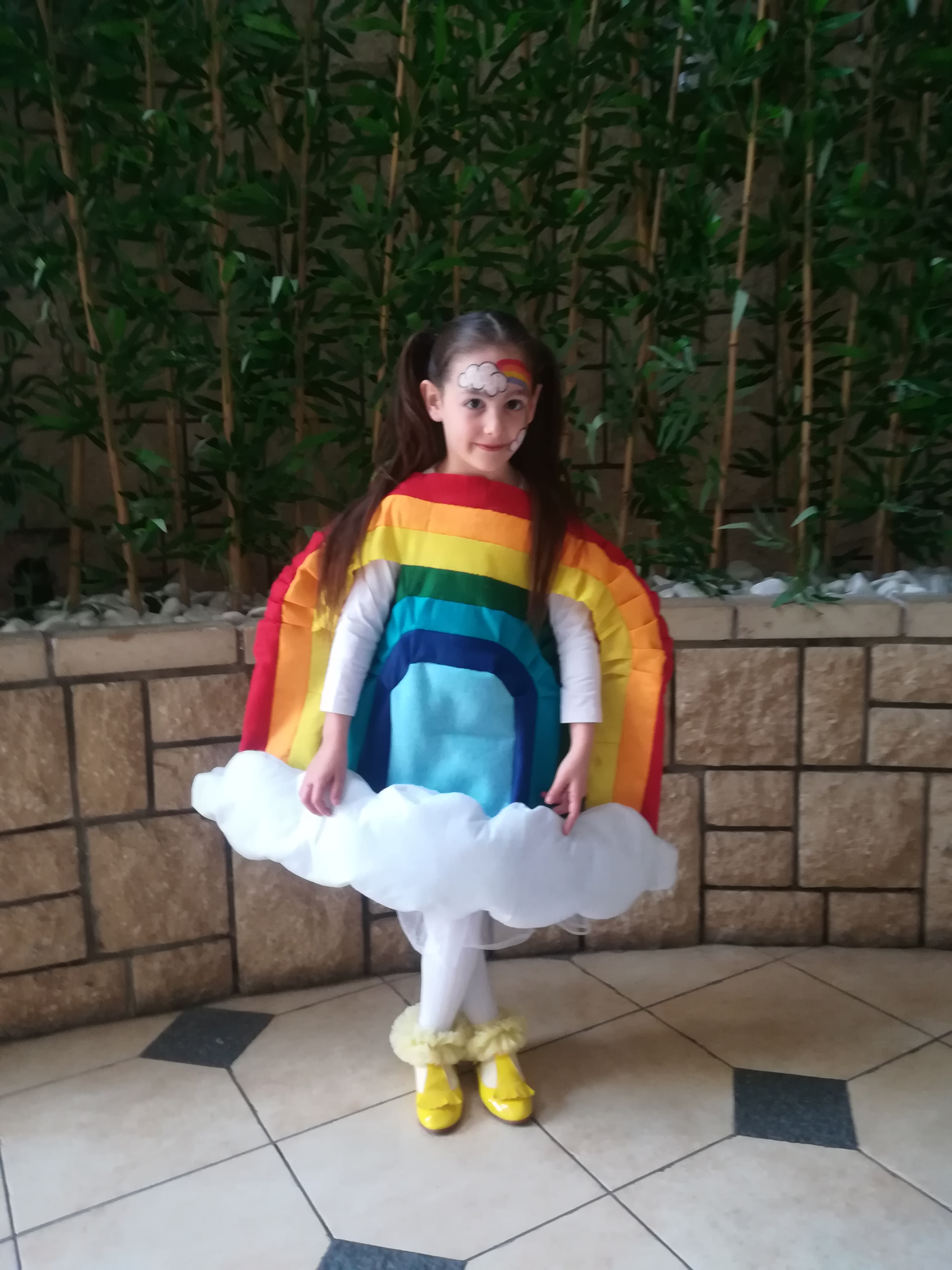 חגית פינטו מאור יהודה בת 7, התחפשה לקשת בענן
