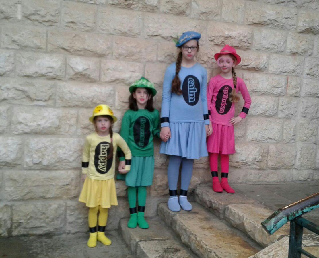 משפחת קנטורוביץ מירושלים, התחפשו לצבעים ל - צובעים את החיים במשמעות
