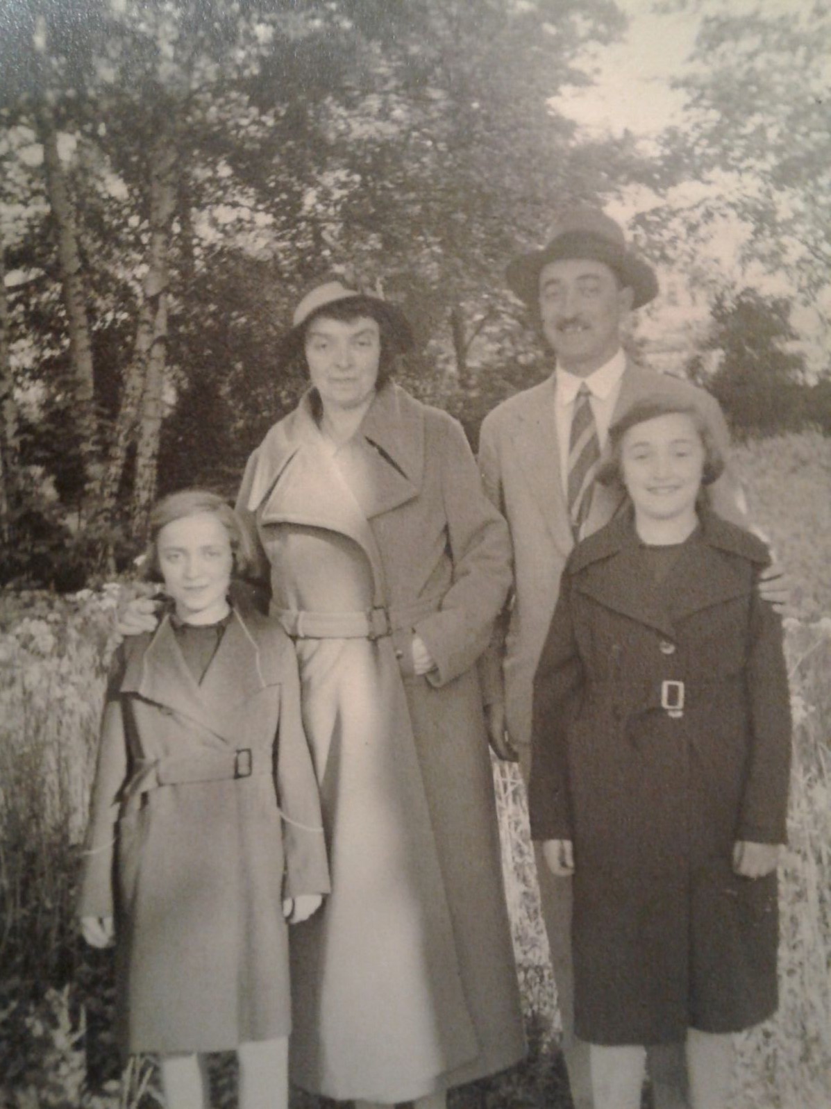 סבתה של דבורה ובני משפחתה