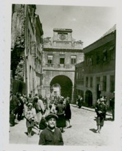 שער הגטו העתיק בלובלין - תמונה שצולמה בשנים 39-40 שחייל צילם את הגטו היהודי העתיק בלובלין
