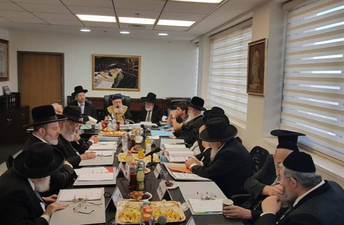 חברי מועצת הרבנות הראשית בישיבתם אתמול (צילום: דוברות הרבנות הראשית)