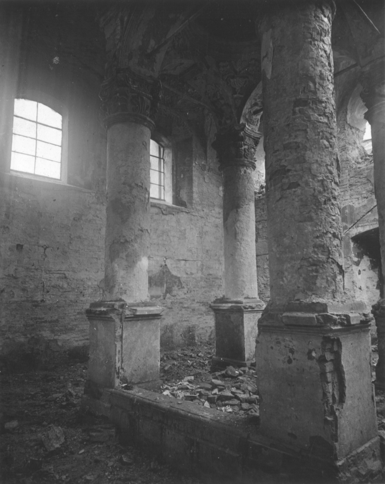 הריסות בית הכנסת בטרנוב 1939