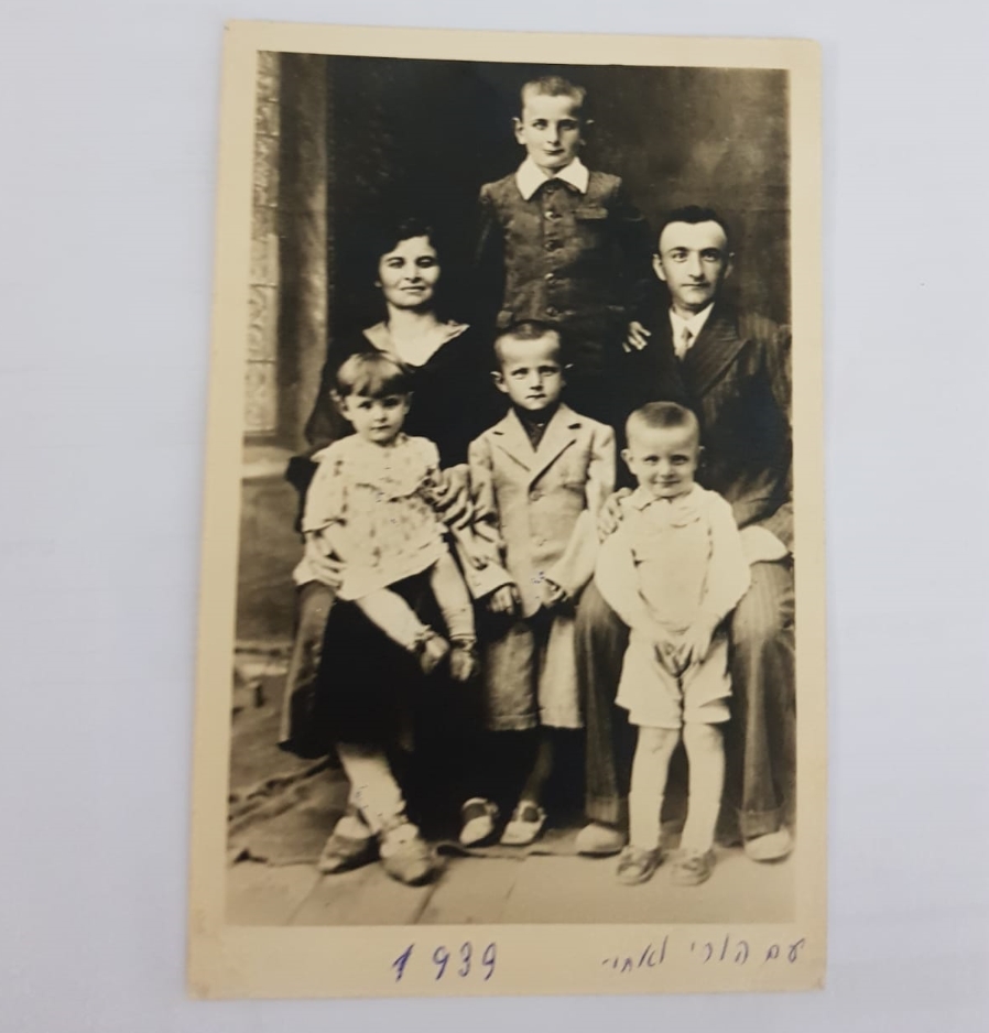 משפחת סנדק לפני המלחמה (צילום: אלבום פרטי)
