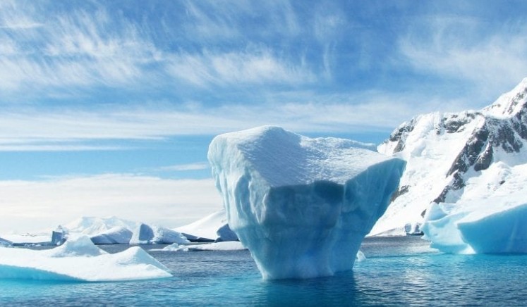 דמיינו את מגדל אייפל מתחת לקרחון הזה למשל