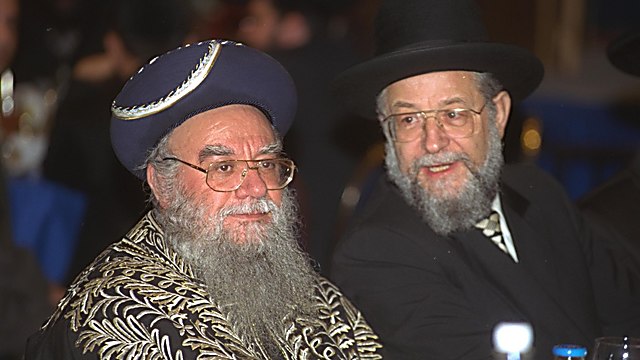 הרבנים הראשיים לשעבר, הרב לאו והרב בקשי דורון (צילום: עמוס בן גרשון, לע"מ) 