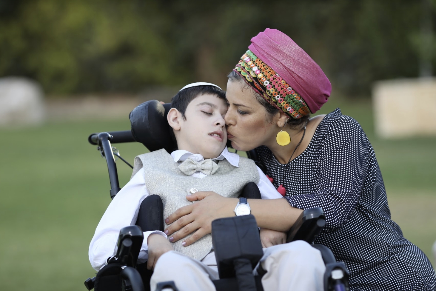יעל קבסה עם בנה יהונתן (צילום: עמנואל מימון)