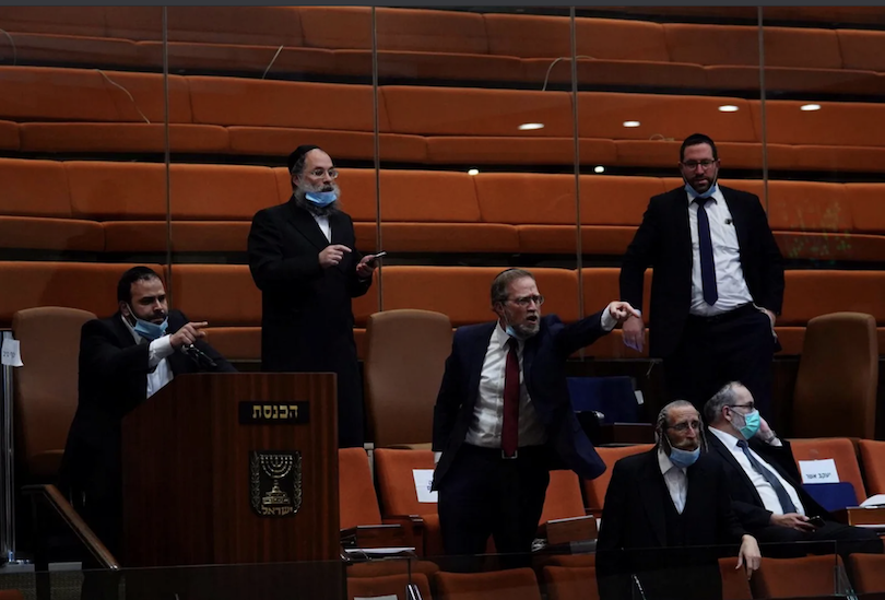 הנציגים החרדים בזמן ההצבעה על החוק, היום (צילום: עדינה ולמן, דוברות הכנסת)