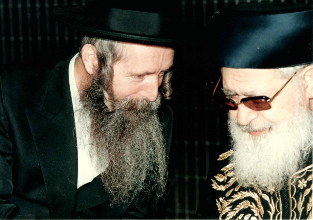 הרב גרוסמן והרב עובדיה יוסף (צילום: רונן מנשה)
