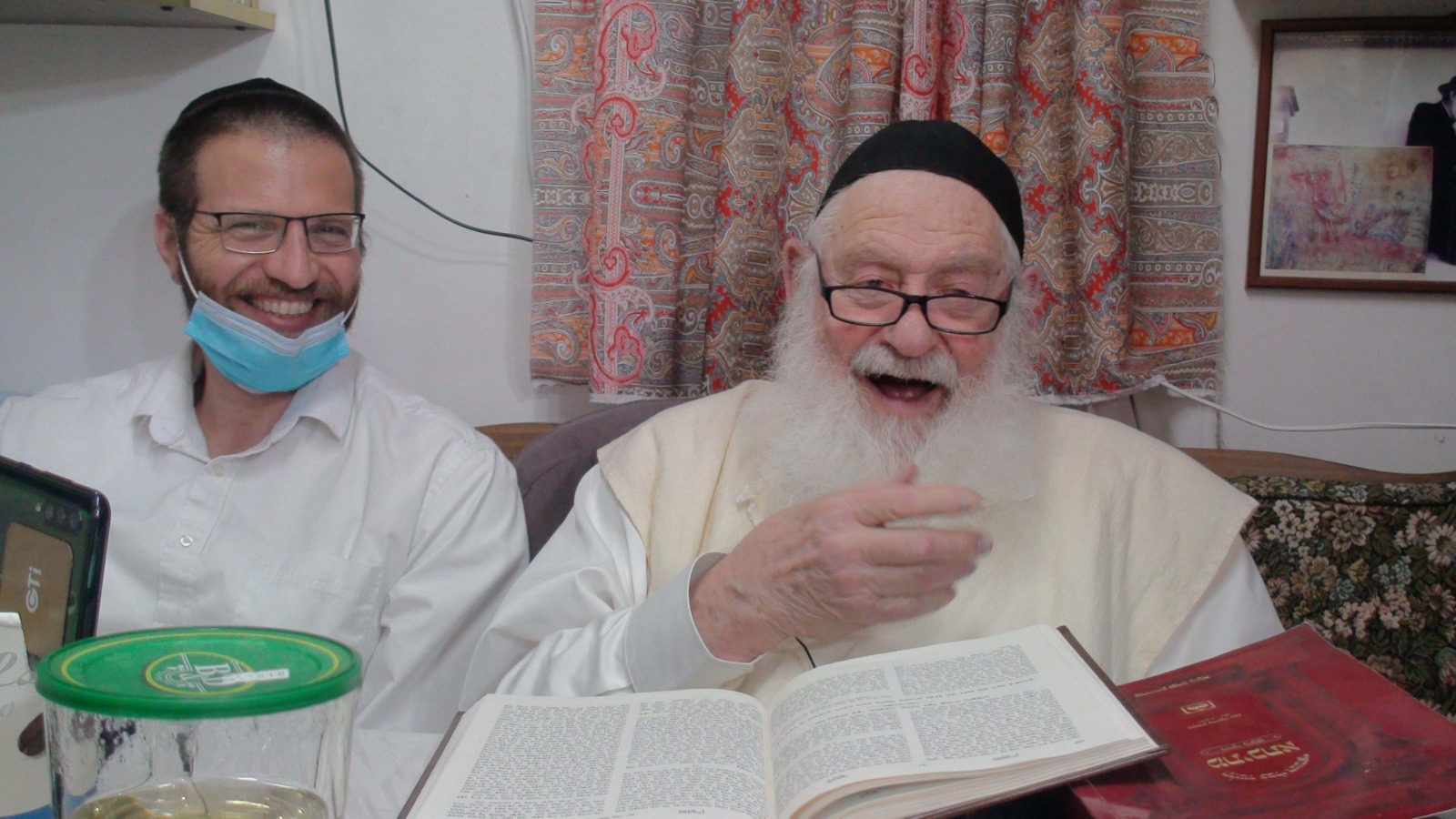 הרב אורי זוהר זצ''ל עם הרב דן טיומקין