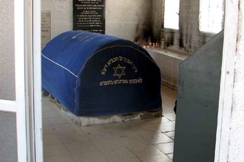 קבר חבקוק, בתוך המבנה