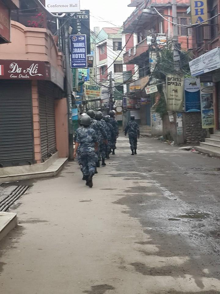 הצבא הנפאלי במאמצי החילוץ (צולם על ידי נפאלי מקומי)