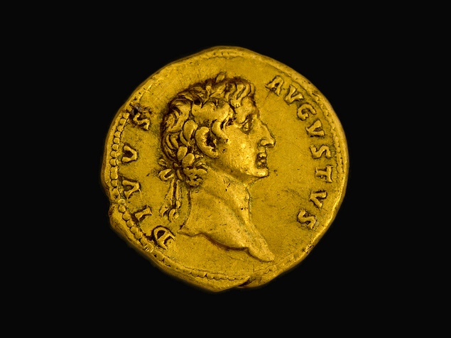המטבע שנמצא (צילום: שי הלוי, רשות העתיקות) 