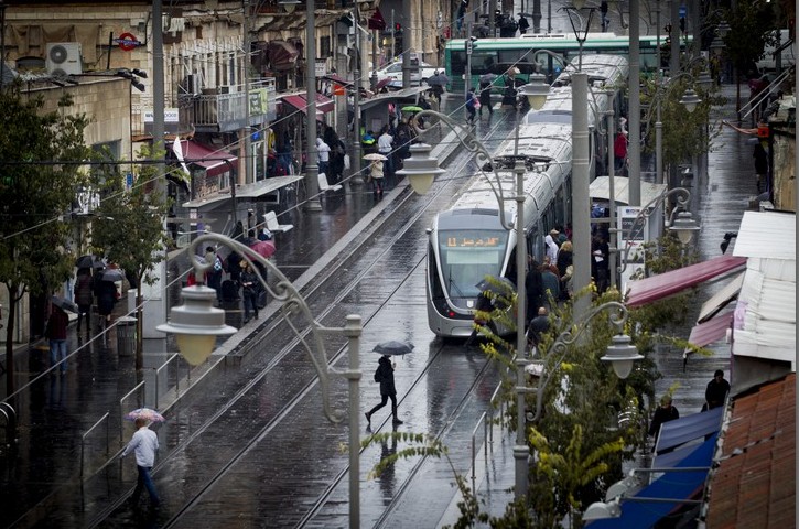 מגבירים אבטחה בעיר. הרכבת הקלה בירושלים (ארכון: פלאש 90)
