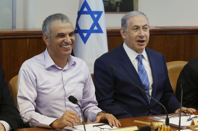 ראש הממשלה בנימין נתניהו ושר האוצר משה כחלון (צילום: Marc Israel Sellem / POOL)