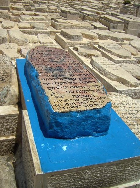 מצבת קברו של רבי חיים אבן עטר בהר הזיתים