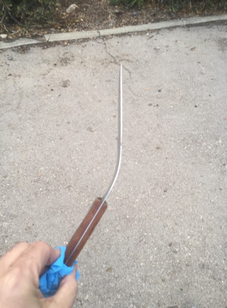 הסכין שהתעקמה (צילום: חטיבת דובר המשטרה)