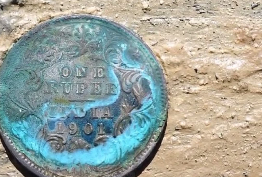 בין המטבעות שנמצאו: רופי משנת 1901