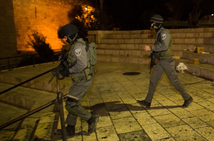 שוטרים בירושלים (צילום: יונתן סינדל / פלאש 90)