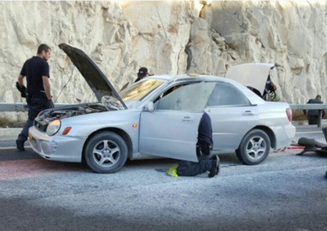 הרכב שבו פוצץ המטען (צילום: משטרת ישראל)