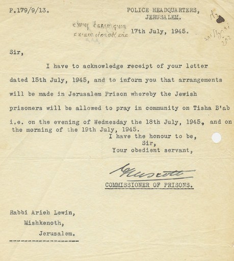 מכתב של נציב בתי הסוהר הבריטי לרב אריה לוין - מאשר תפילה בתשעה באב צילום: בית המכירות הפומביות ''קדם''