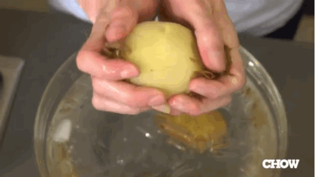 בישול תפוח האדמה - יסיר קליפתו בקלות