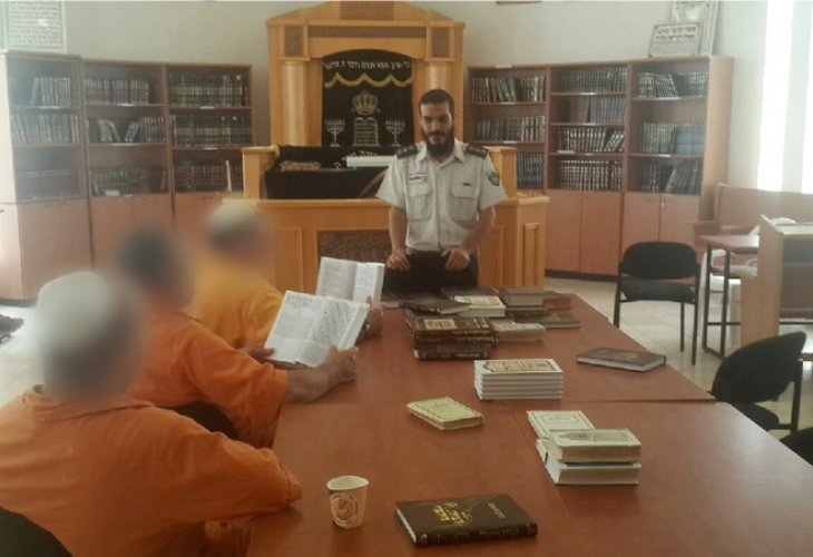 Rabbi Ohonona in the study hall at the prison Rabbi Ohonona in the study hall at the prison