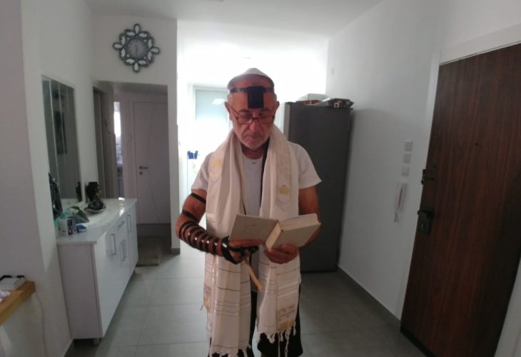 Father wearing tefillin Father wearing tefillin