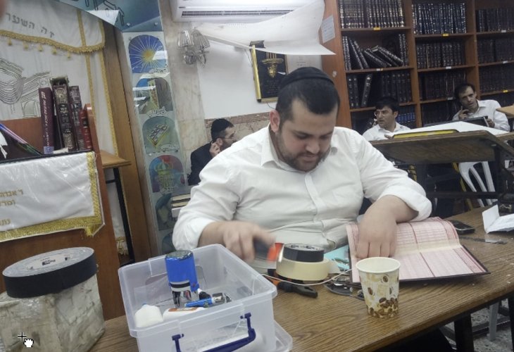 Shalom Yarkoni, Book Binder