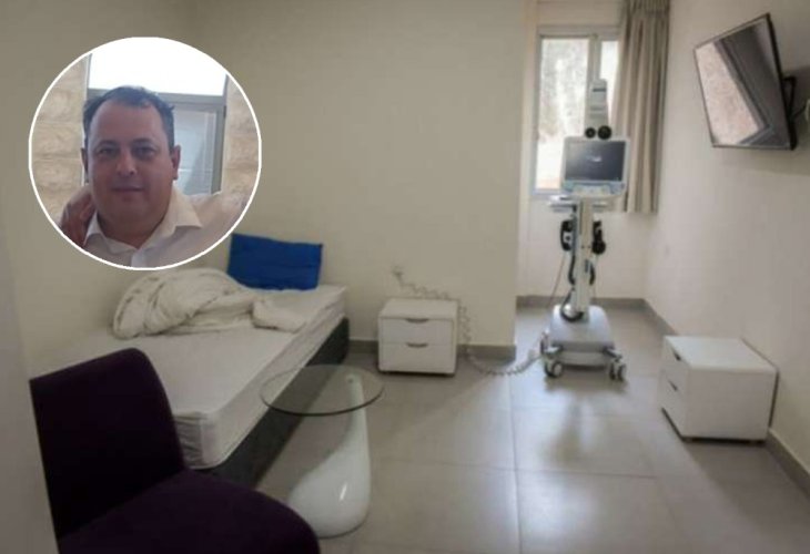 Isolation room at Sheba Medical Center (Photo: Avshalom Shoshani, Flash 90). In the circle: Dr. Roni Berkowitz Isolation room at Sheba Medical Center (Photo: Avshalom Shoshani, Flash 90). In the circle: Dr. Roni Berkowitz