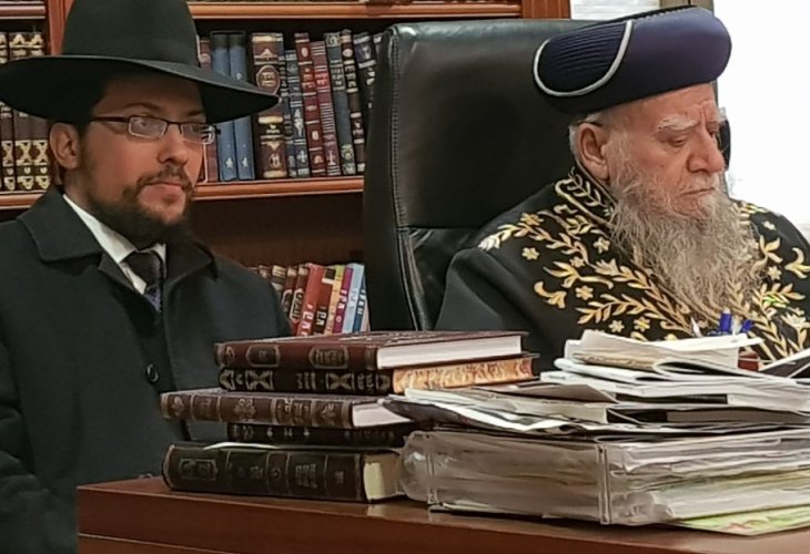 From right: Rabbi Eliyahu Bakshi-Doron z"l, photographed in the month of Shevat From right: Rabbi Eliyahu Bakshi-Doron z"l, photographed in the month of Shevat
