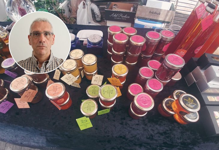 Saffron displayed at the port market (Inset: Moshe Kedem)