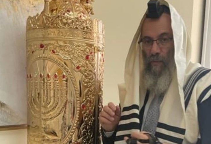 Rabbi Moshe Chalioua, the community rabbi, with the Torah scroll donated to Sheikh Zayd, ruler of the UAE Rabbi Moshe Chalioua, the community rabbi, with the Torah scroll donated to Sheikh Zayd, ruler of the UAE