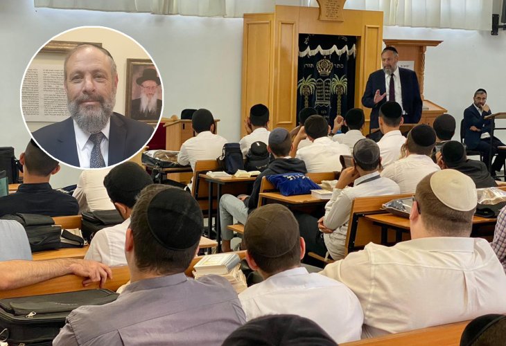 (In the circle: Rabbi Avraham Yitzchak Greenbaum) (In the circle: Rabbi Avraham Yitzchak Greenbaum)