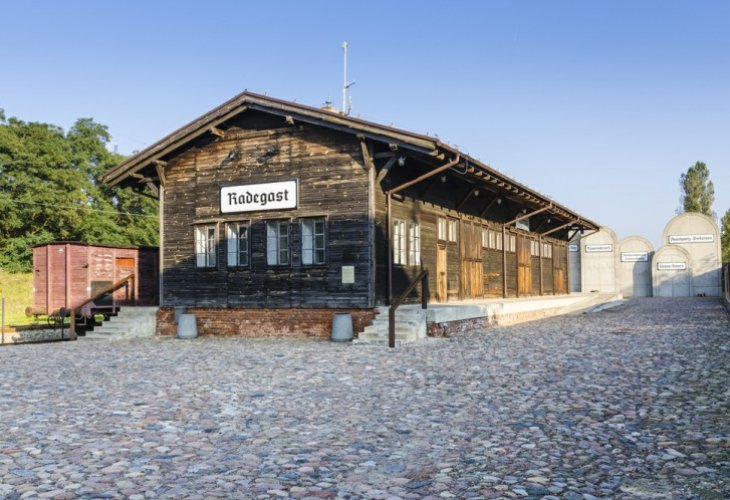 The memorial site for the Jews of Lodz at the Radagast train station in the city, from where Jews were deported to camps for extermination (photo: Shutterstock) The memorial site for the Jews of Lodz at the Radagast train station in the city, from where Jews were deported to camps for extermination (photo: Shutterstock)