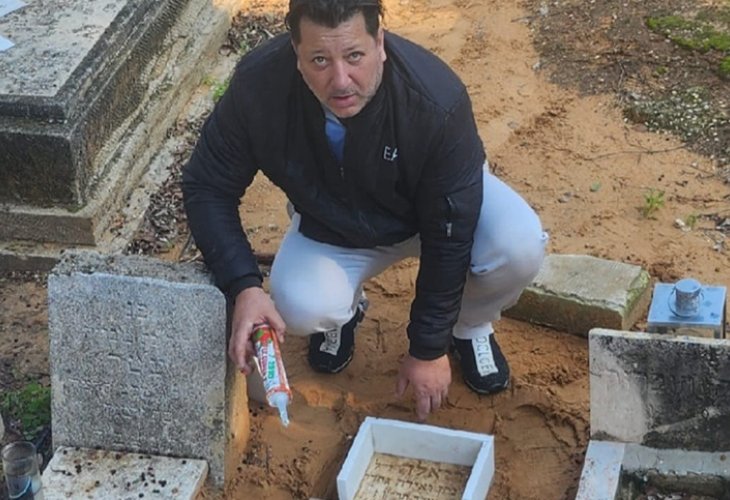 'My heart was torn': Vaknin as he restores the headstone of a small child 'My heart was torn': Vaknin as he restores the headstone of a small child