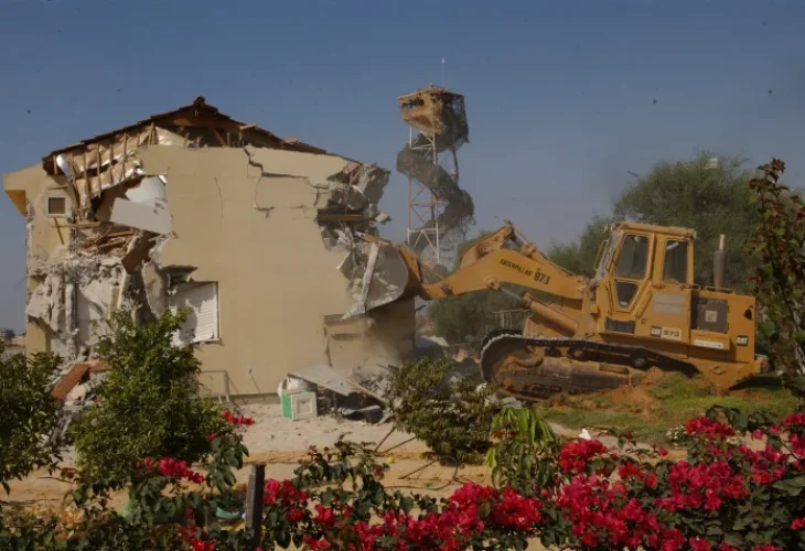 Demolition of the Ganei Tal settlement in Gush Katif, August 2025 (Photo: Yossi Zamir, Flash 90) Demolition of the Ganei Tal settlement in Gush Katif, August 2025 (Photo: Yossi Zamir, Flash 90)