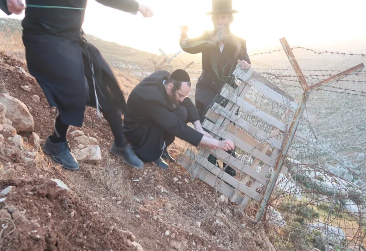 Rabbi Wind making adjustments to an eruv with Rabbi Moshe Berlin