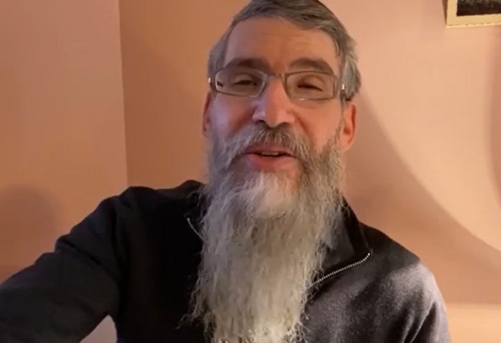Avraham Fried (photo from the singer's Facebook page) Avraham Fried (photo from the singer's Facebook page)