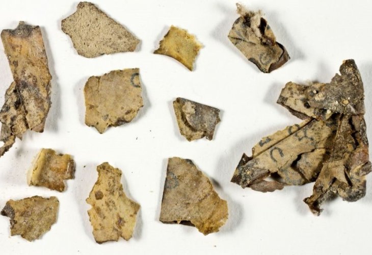 Fragments of the Twelve Minor Prophets scroll discovered during the Judean Desert operation before conservation (Photo: Shai Halevi, Israel Antiquities Authority) Fragments of the Twelve Minor Prophets scroll discovered during the Judean Desert operation before conservation (Photo: Shai Halevi, Israel Antiquities Authority)