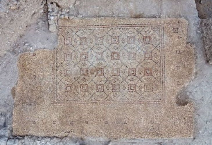 The newly discovered mosaic in Yavne (Photo: Asaf Peretz, Israel Antiquities Authority)