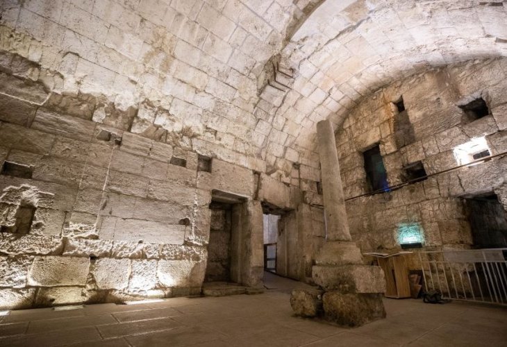 Remains of the grand structure from 2,000 years ago (Photo: Yonatan Sindel, Flash 90) Remains of the grand structure from 2,000 years ago (Photo: Yonatan Sindel, Flash 90)