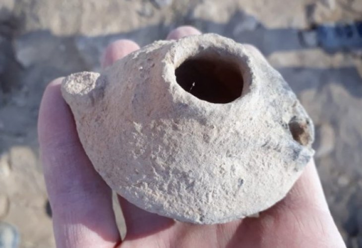 The lamp discovered in Susya (Photo: Har Hebron Public Relations)