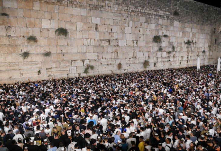 The Western Wall (Photo: Arie Leib Abrams/Flash90) The Western Wall (Photo: Arie Leib Abrams/Flash90)