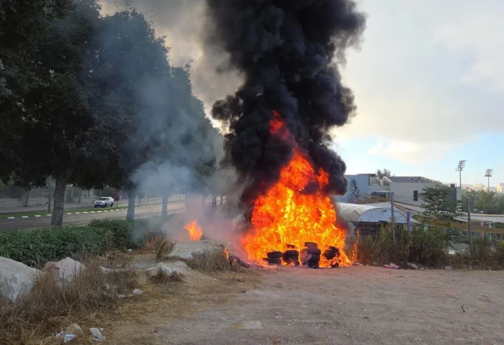 הצתת אש בירושלים (צילום: דוברות המשטרה)