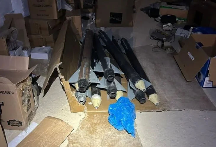 חלק מהרקטות שנחשפו (צילום: דוברות משטרת ישראל)